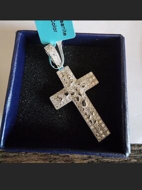 Moissanite Cross Pendant - Elegant Men's Jewelry